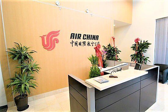 Contemporary design of the Air China Logistic Center's lobby in Los Angeles, reflecting a blend of modern style and operational efficiency